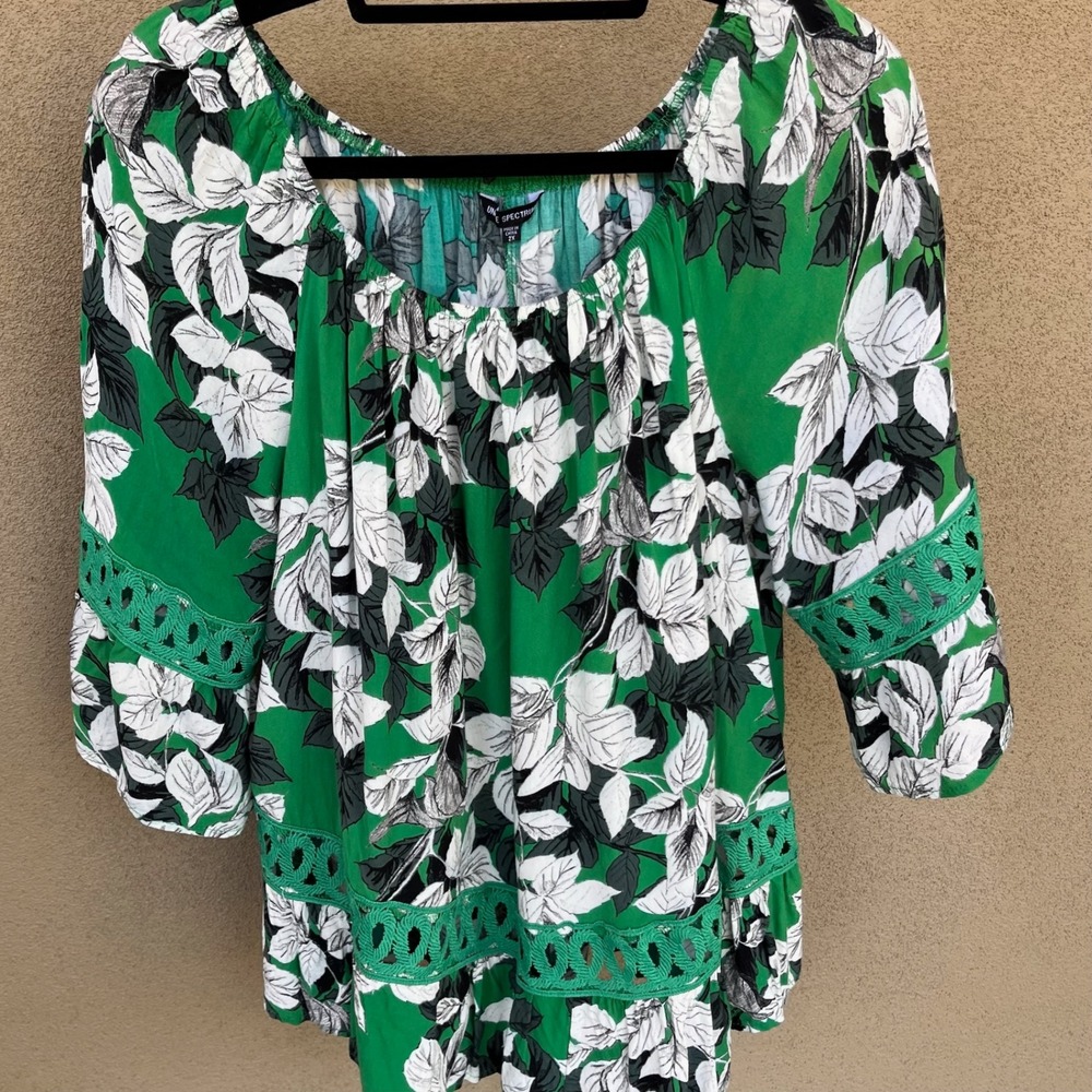 Unique Spectrum Floral Crochet Trim Blouse Green Black Leaf Leaves White 2X